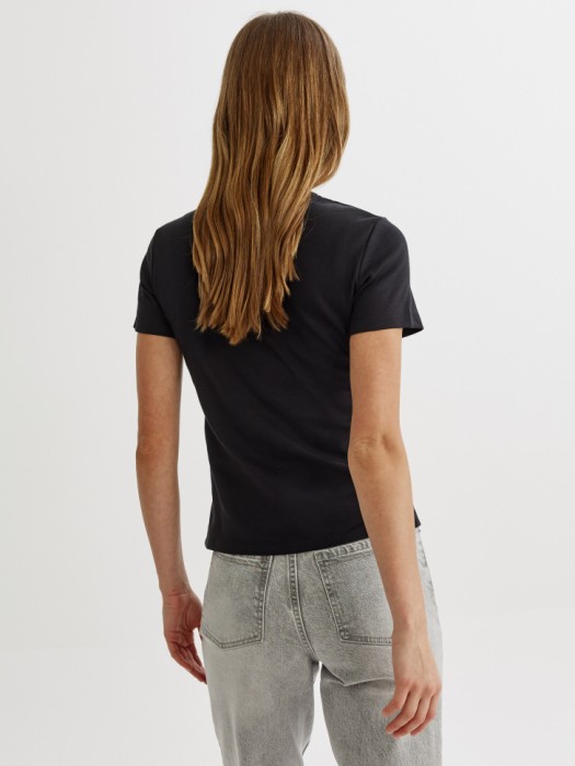 облегающая футболка кира по цене 999 руб вид справа