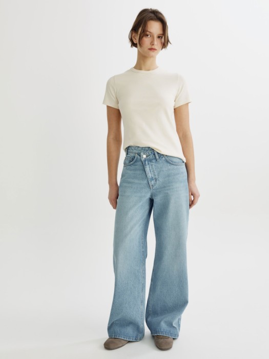 облегающая футболка кира от бренда sela вид слева