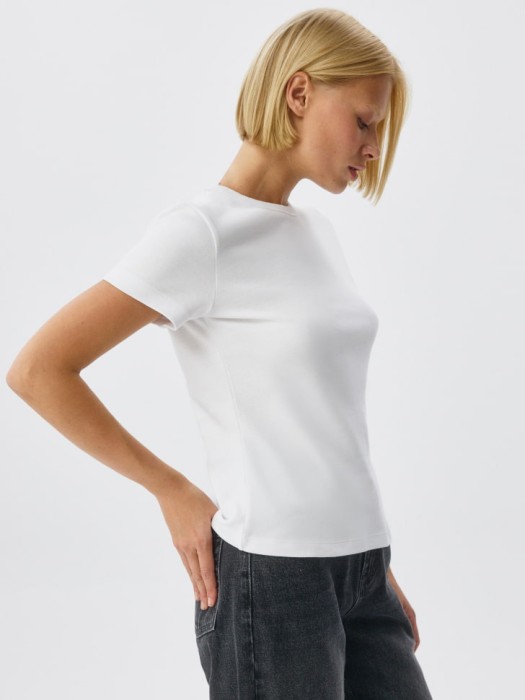 облегающая футболка кира по цене 999 руб вид справа