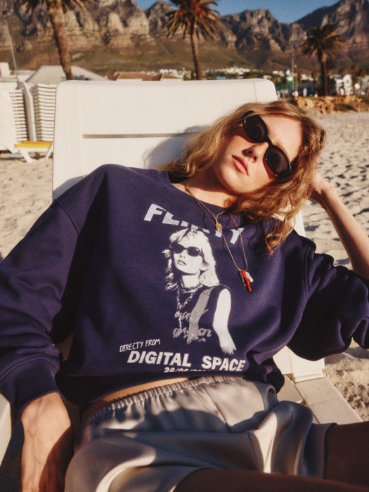 очки овальной формы из линейки  young от бренда sela вид слева