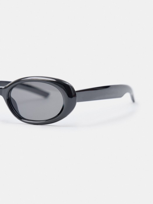 очки овальной формы из линейки  young по цене 1599 руб вид справа