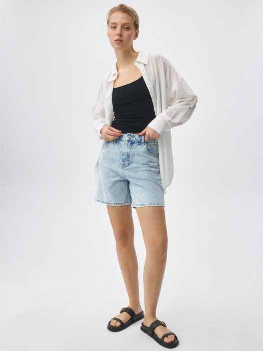 оверсайз рубашка из смесовой вискозы от бренда sela вид слева