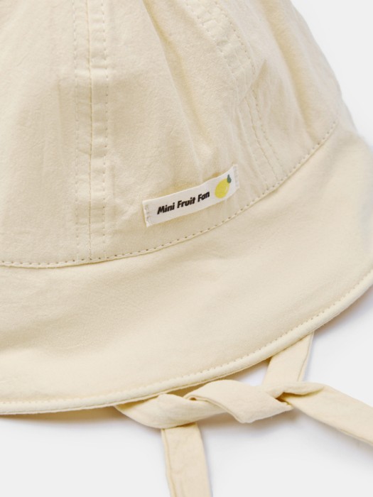 панама с завязками для малышей от бренда sela вид слева