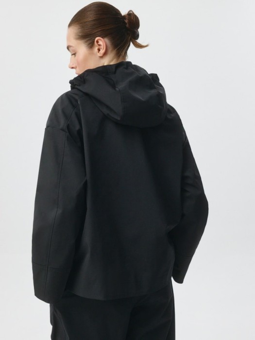 парка с защитой от влаги по цене 3699 руб вид справа