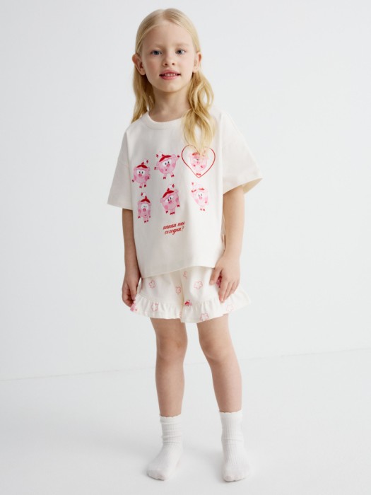 пижама для девочек с принтом  x смешарики от бренда sela вид слева