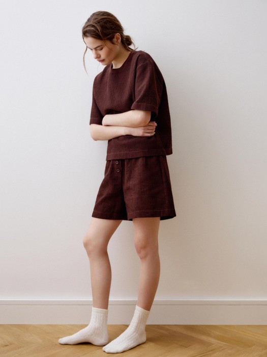 пижама из хлопковой вафельной ткани от бренда sela вид слева