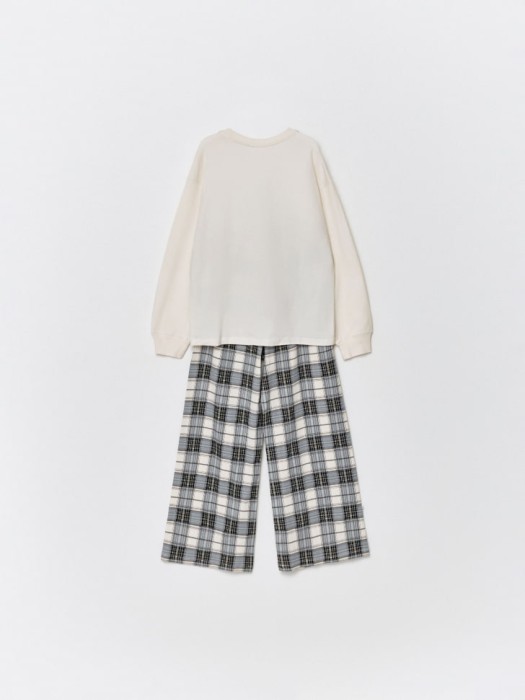 пижама с принтом для девочек от бренда sela вид слева