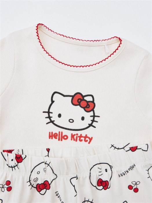 пижама с принтом для девочек от бренда sela вид слева