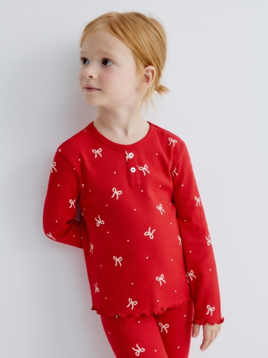 пижама с принтом для девочек от бренда sela вид слева