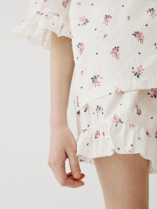 пижама с рубашкой и шортами из хлопка для девочек от бренда sela вид слева