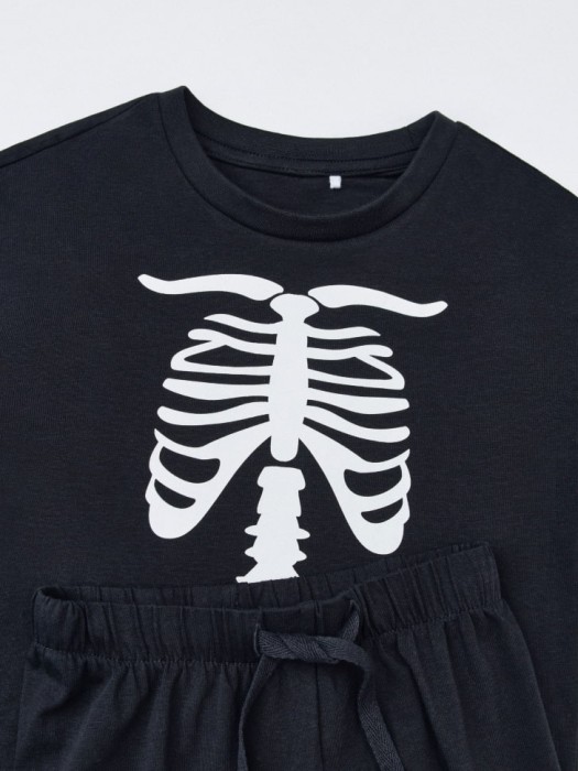 пижама со светящимся в темноте принтом halloween для мальчиков из россии вид сбоку