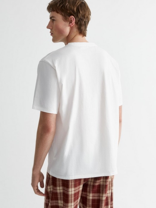 пижамная футболка с новогодним принтом из россии вид сбоку