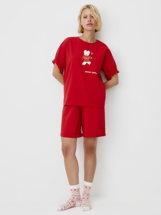 пижамная футболка с принтом и вышивкой от бренда sela вид слева