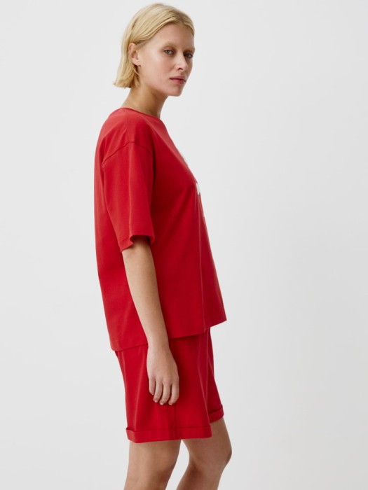 пижамная футболка с принтом и вышивкой из россии вид сбоку