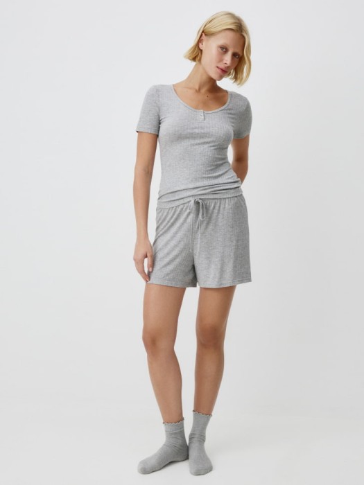 пижамная футболка от бренда sela вид слева