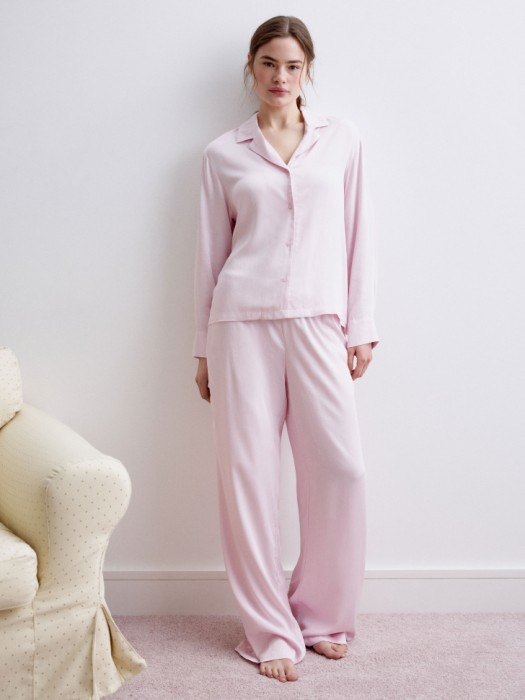 пижамная рубашка из струящейся вискозы от бренда sela вид слева