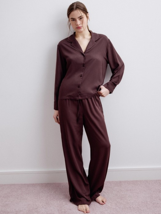 пижамная рубашка из струящейся вискозы от бренда sela вид слева