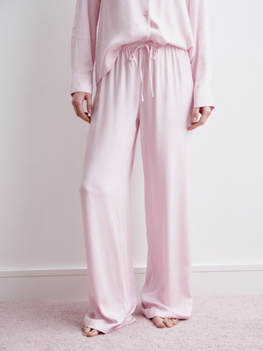 пижамные брюки из струящейся вискозы от бренда sela вид слева