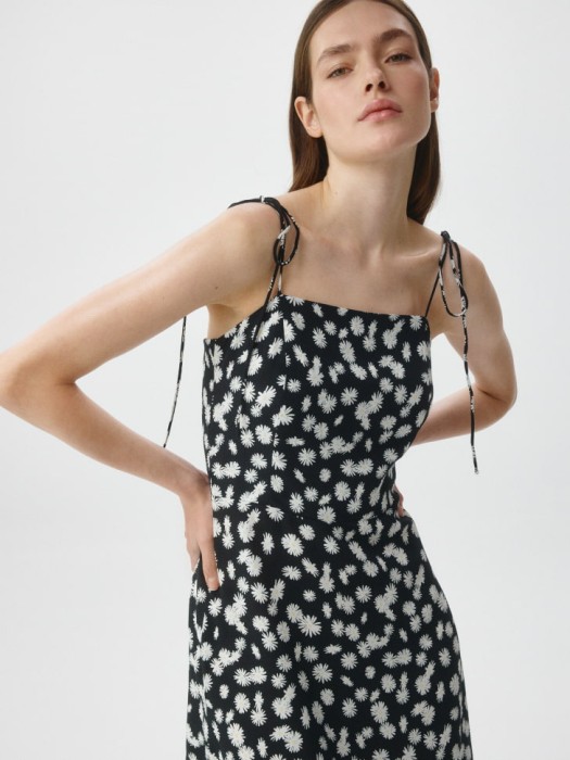 платье макси с цветочным принтом от бренда sela вид слева