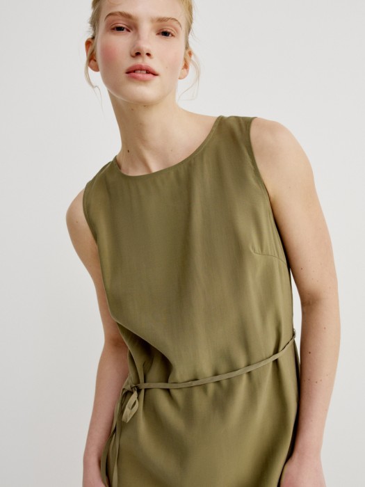 платье миди из cмесовой вискозы с поясом из россии вид сбоку