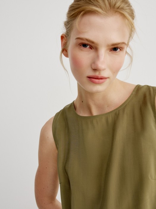 платье миди из cмесовой вискозы с поясом из вискозы спереди