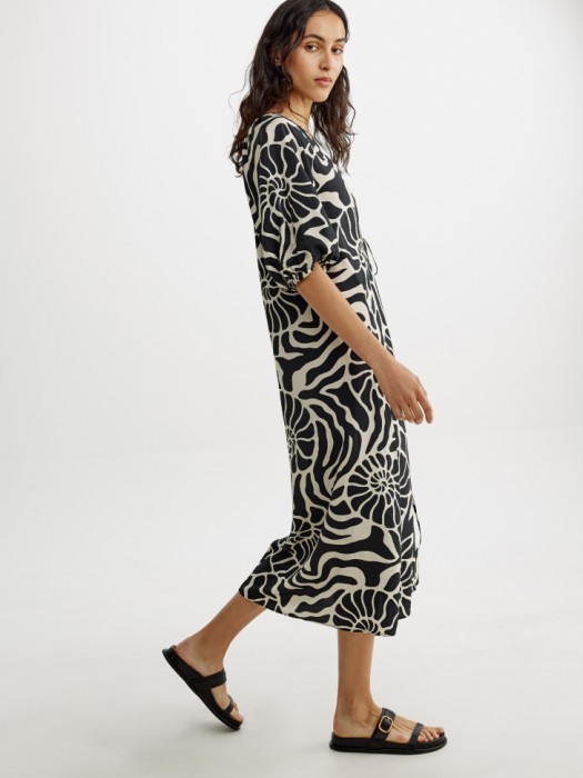 платье миди с объемными рукавами и поясом по цене 3999 руб вид справа