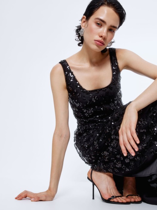 платье миди с пайетками от бренда sela вид слева