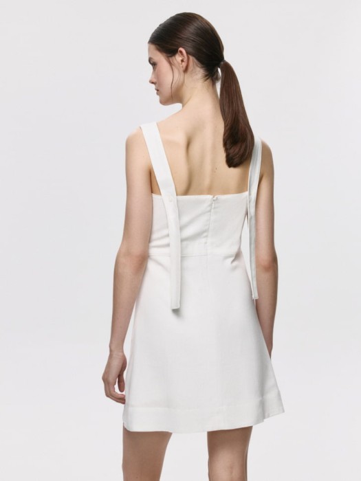 платье мини из вискозы и льна от бренда sela вид слева