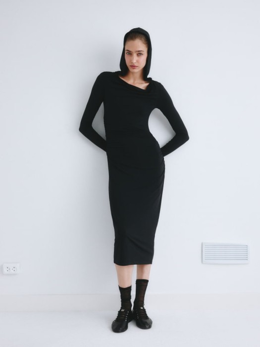 платье с капюшоном из линейки  young по цене 1499 руб вид справа