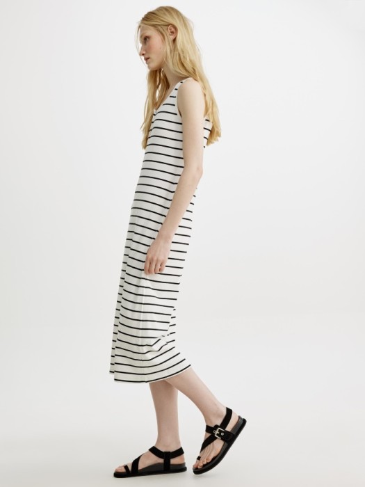 платье трикотажное макси по цене 2799 руб вид справа