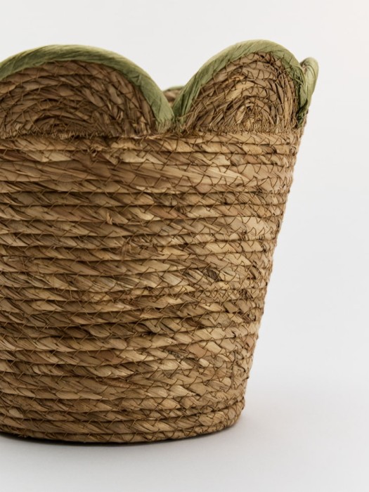 плетеная корзина с фигурной кромкой по цене 1599 руб вид справа