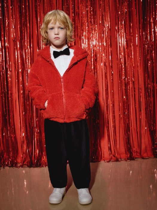 плюшевая толстовка для мальчиков от бренда sela вид слева