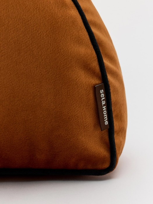 подушка декоративная по цене 1299 руб вид справа