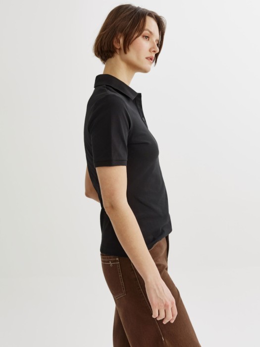 поло приталенное с вышивкой с коротким рукавом из россии вид сбоку