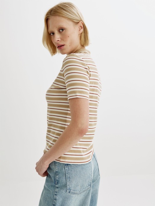 поло приталенное в полоску из россии вид сбоку