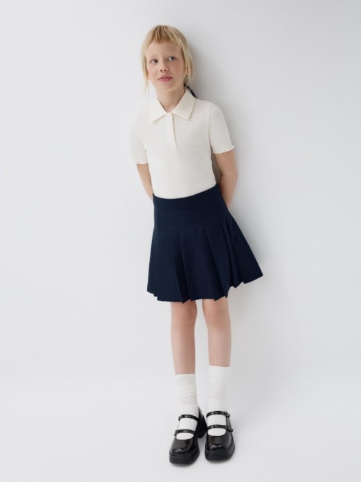 поло в рубчик с короткими рукавами для девочек от бренда sela вид слева