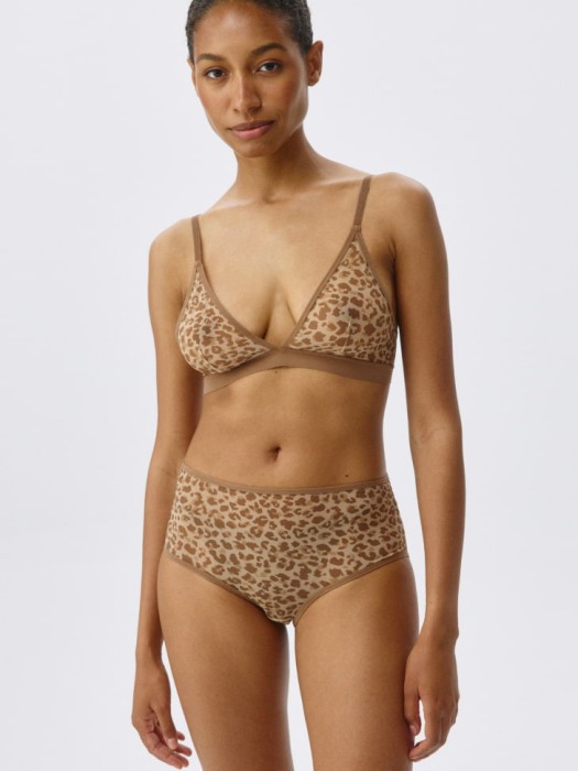 полупрозрачный бюстгальтер от бренда sela вид слева