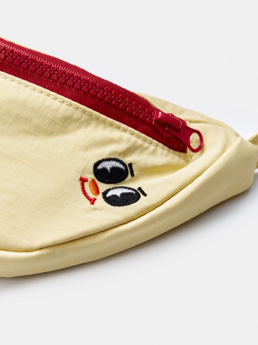 поясная сумка с вышивкой детская от бренда sela вид слева