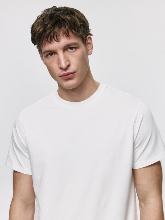 приталенная футболка adam slim fit по цене 1299 руб вид справа