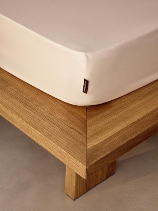 простыня на резинке 180х200 см от бренда sela вид слева