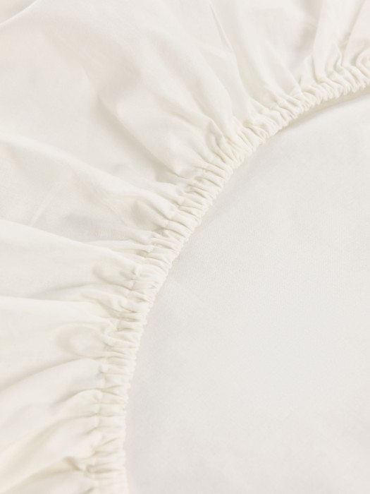 простыня на резинке 90х200 см от бренда sela вид слева