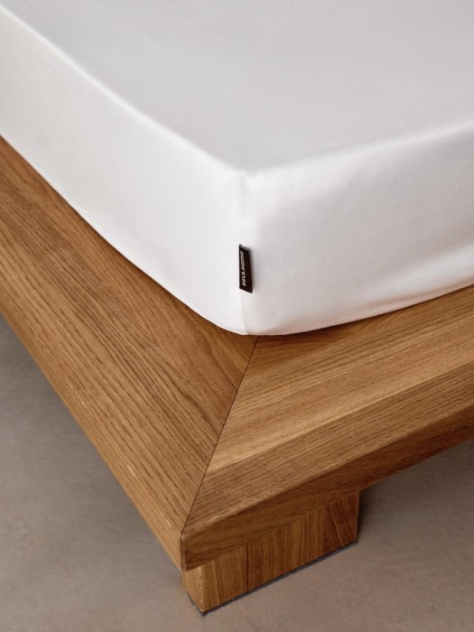 простыня на резинке из сатина 160х200 см от бренда sela вид слева