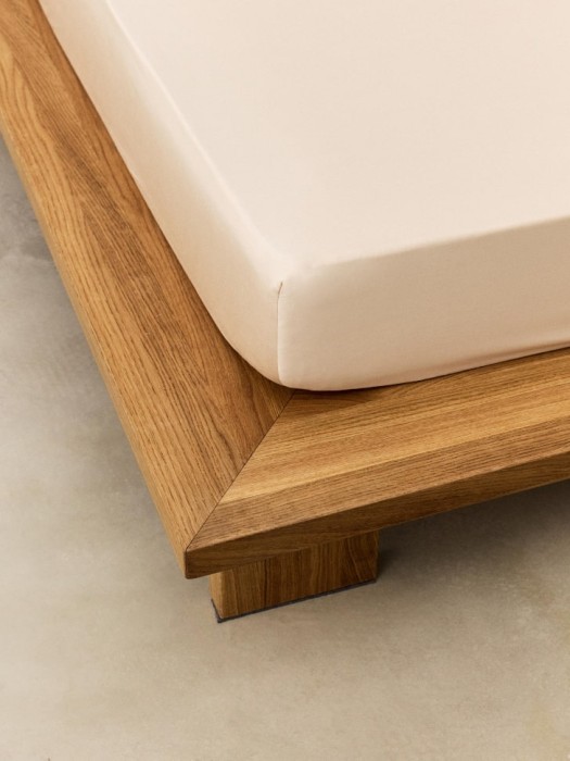 простыня на резинке из сатина 90х200 см от бренда sela вид слева