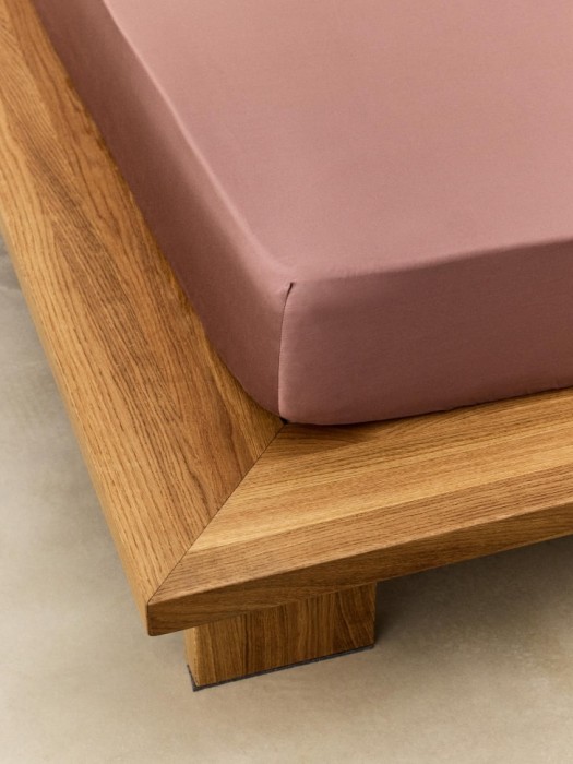 простыня на резинке из сатина 90х200 см от бренда sela вид слева