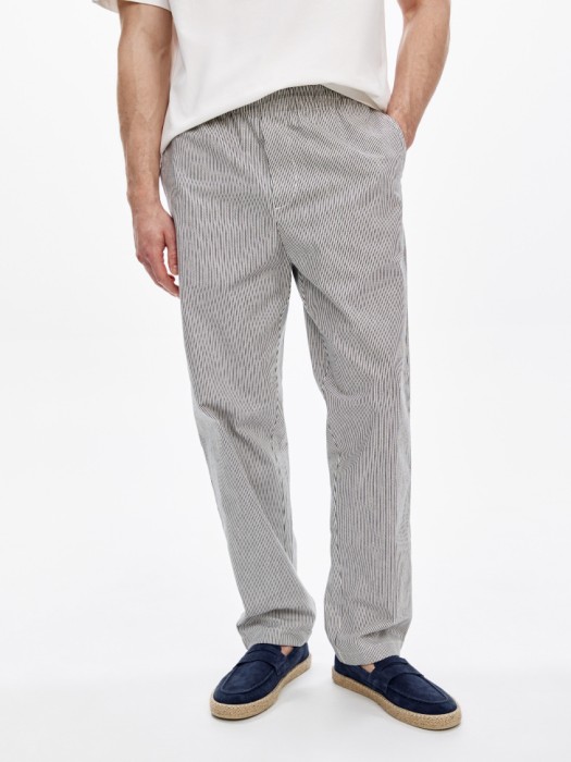 прямые брюки из фактурного хлопка в полоску от бренда sela вид слева