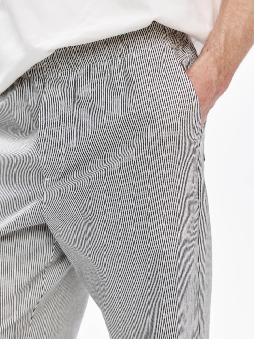 прямые брюки из фактурного хлопка в полоску из россии вид сбоку