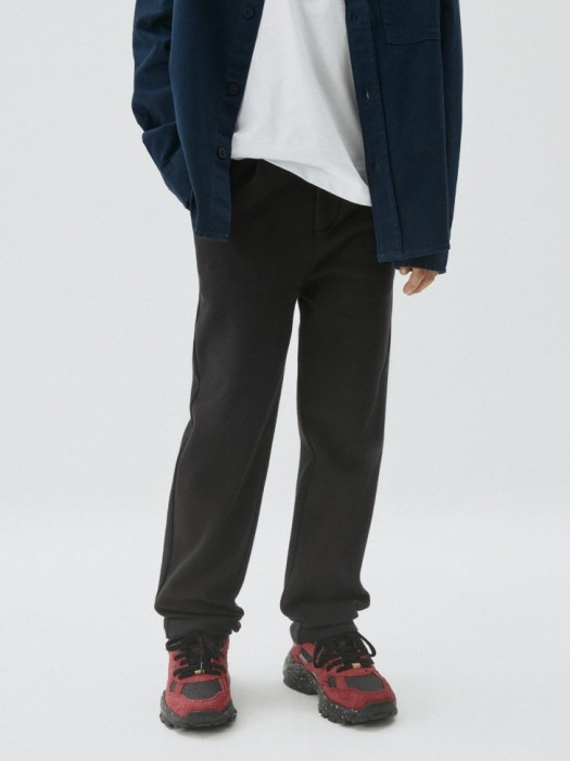 прямые брюки на резинке для мальчиков от бренда sela вид слева