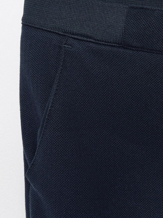 прямые брюки на резинке для мальчиков из хлопка спереди