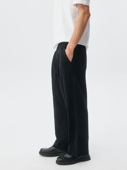 прямые брюки на резинке по цене 4299 руб вид справа