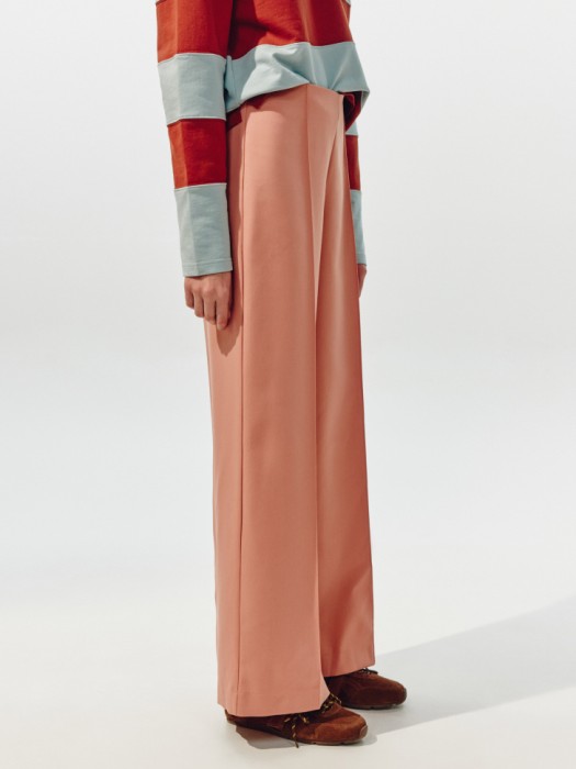 прямые брюки на высокой посадке из линейки  young из россии вид сбоку